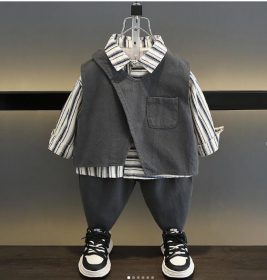 طقم ولادي قميص  مخطط مع فيست