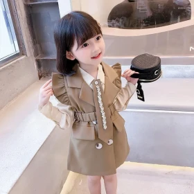 ترانشكوت كت مع قميص وجرافة