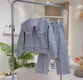 طقم جاكيت مع قبة عليها ببيونة لولو