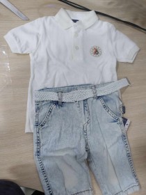 تيشيرت مع شورت جينز