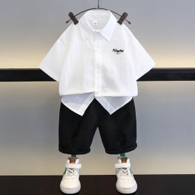 طقم شورت اسود وقميص أبيض