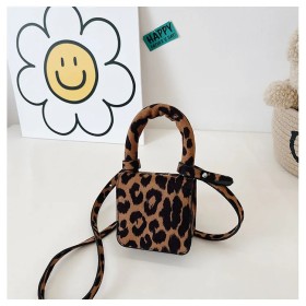 شنطة جلد سادة