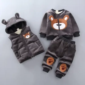 طقم مخمل مبطن فرو فيست مع جاكيت رسمة الدب