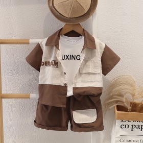 طقم ولادي 3 قطع شورت مع بلوزة وقميص نصف مخطط