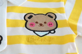 طقم شورت وبلوزة مخطط رسمه دب