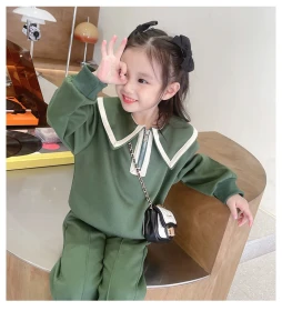 طقم سحاب عند الصدر وخط أبيض ع القبة