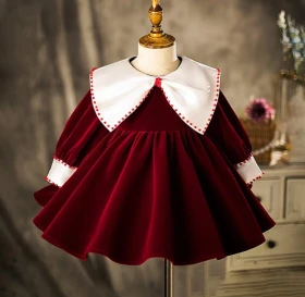 بدلة مخمل خمري مع ببيونة بيضا