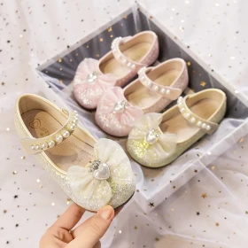 حذاء فيونكة قلب