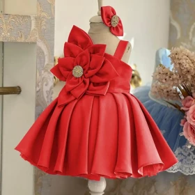 بدلة فخمة وردة كبيرة